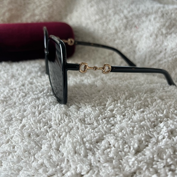 Gucci Sunglasses In Black - Picture 4 of 9